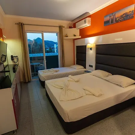 Grecian Fantasia 팔리라키